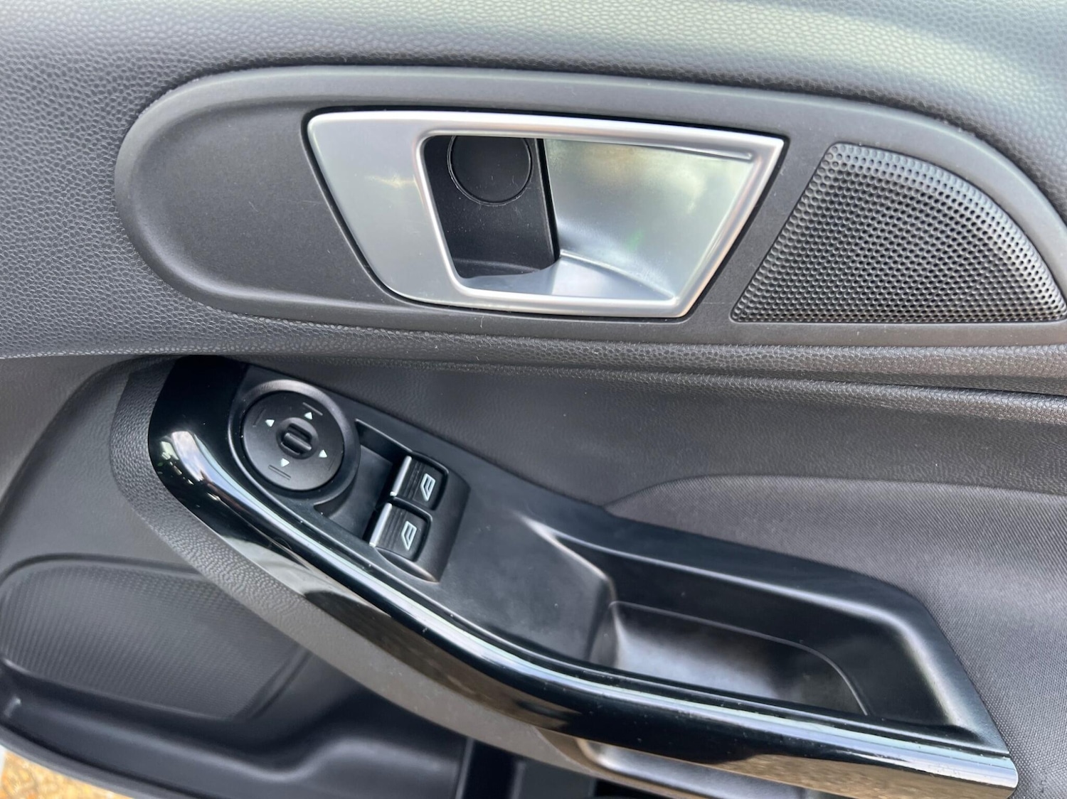 Used Ford Fiesta 2015 for sale - 76584945: Photo 27