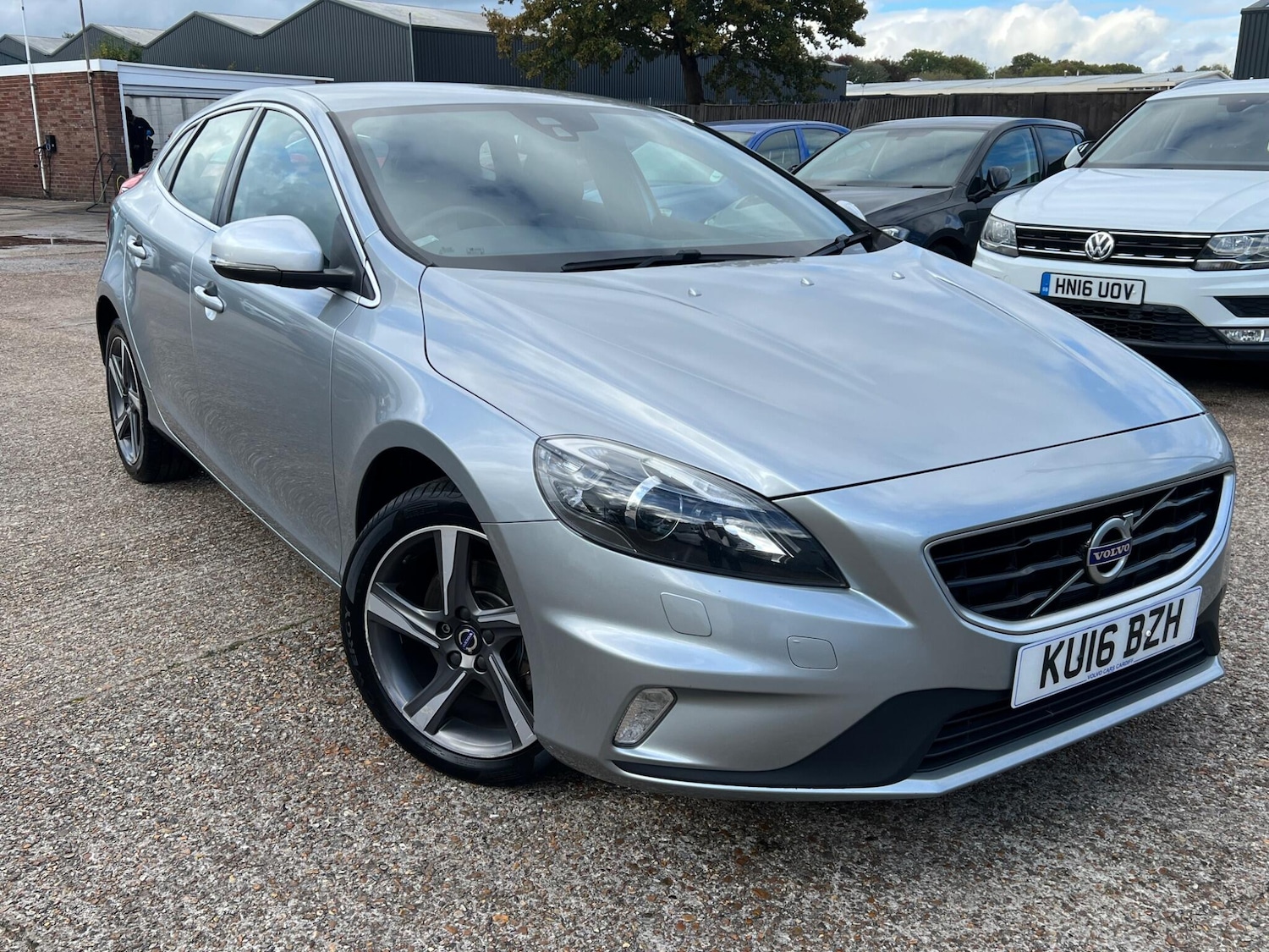 Used Volvo V40 2016 for sale - 76360074: Photo 1