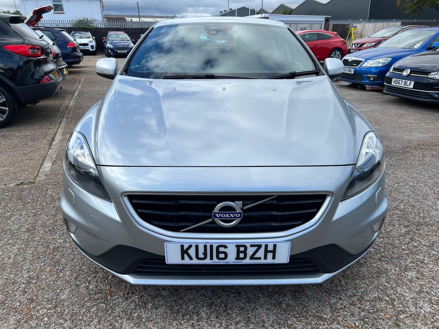 Used Volvo V40 2016 for sale - 76360074: Photo 2