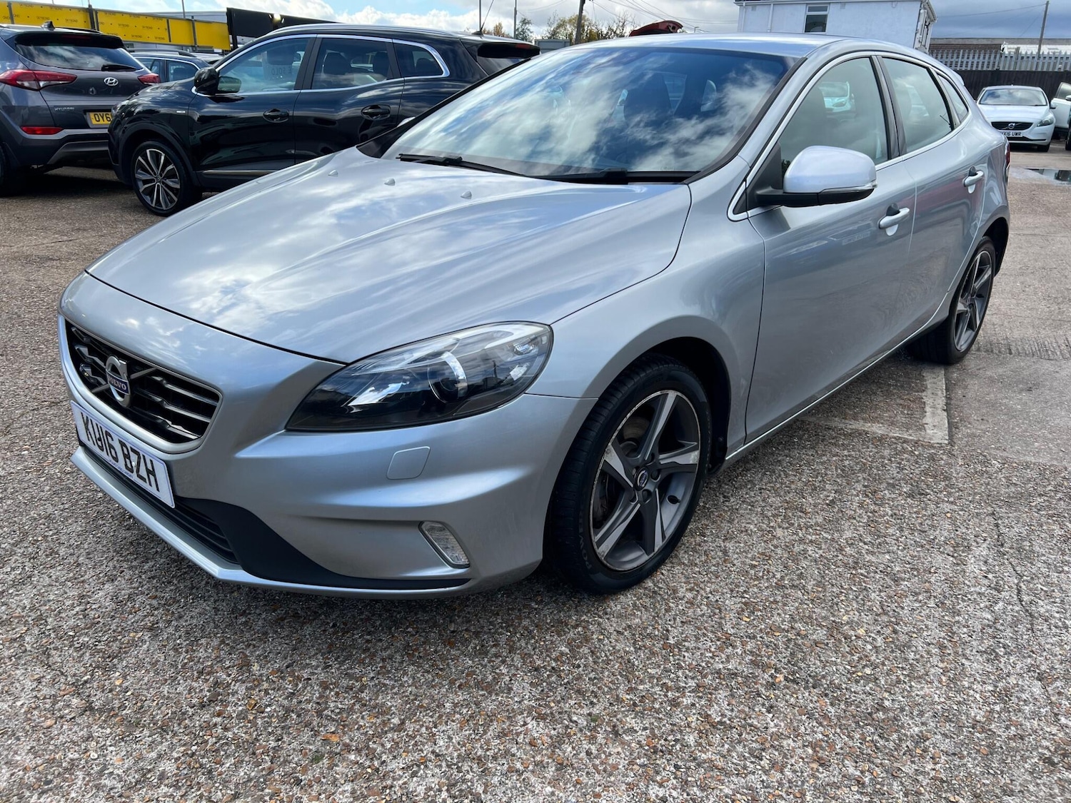 Used Volvo V40 2016 for sale - 76360074: Photo 3