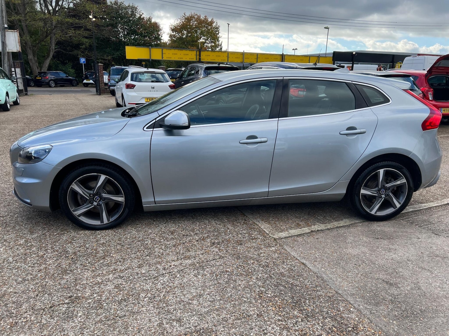 Used Volvo V40 2016 for sale - 76360074: Photo 4