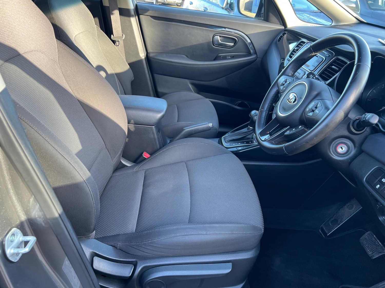 Used Kia Carens 2015 for sale - 76898465: Photo 11