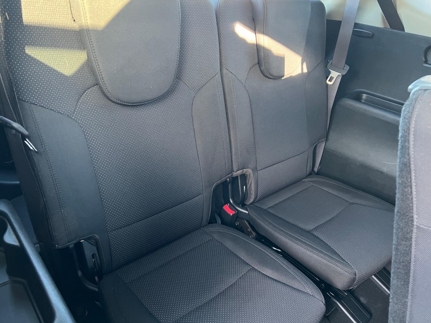 Used Kia Carens 2015 for sale - 76898465: Photo 15