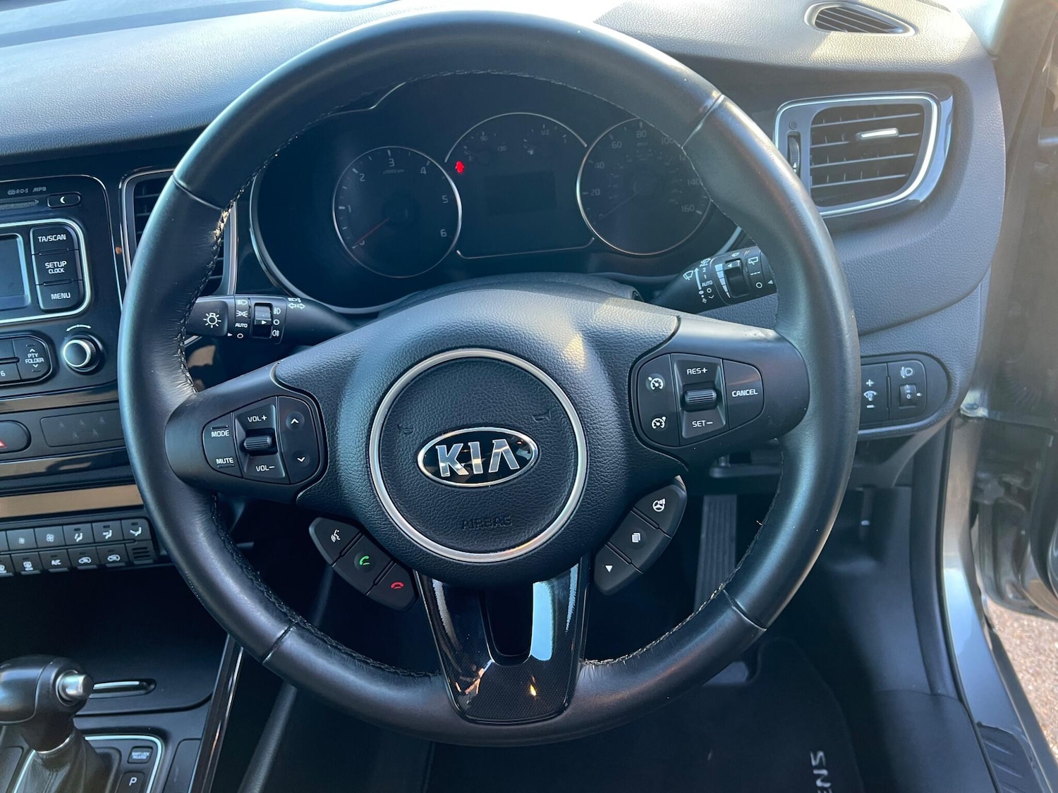 Used Kia Carens 2015 for sale - 76898465: Photo 16