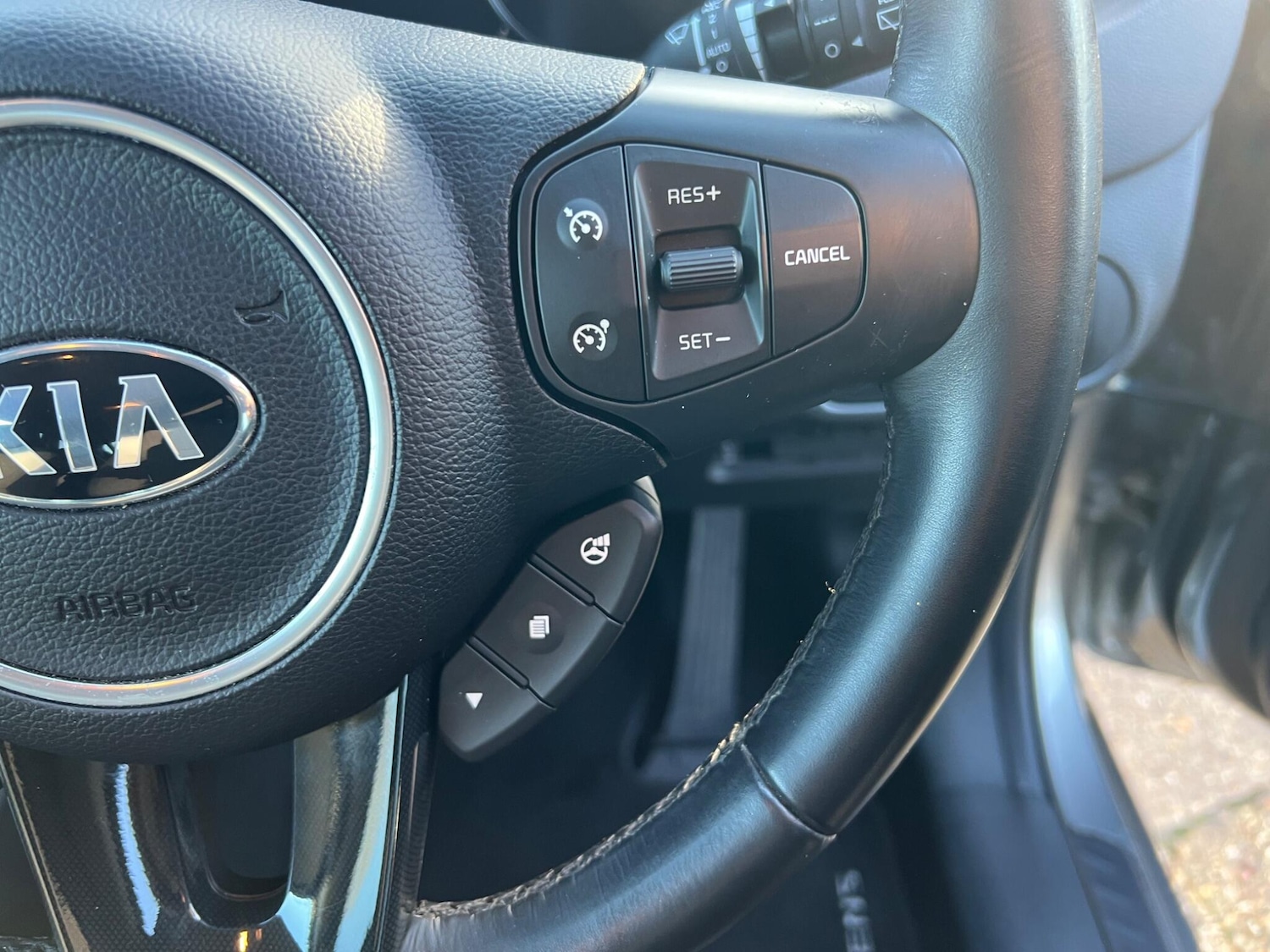 Used Kia Carens 2015 for sale - 76898465: Photo 18