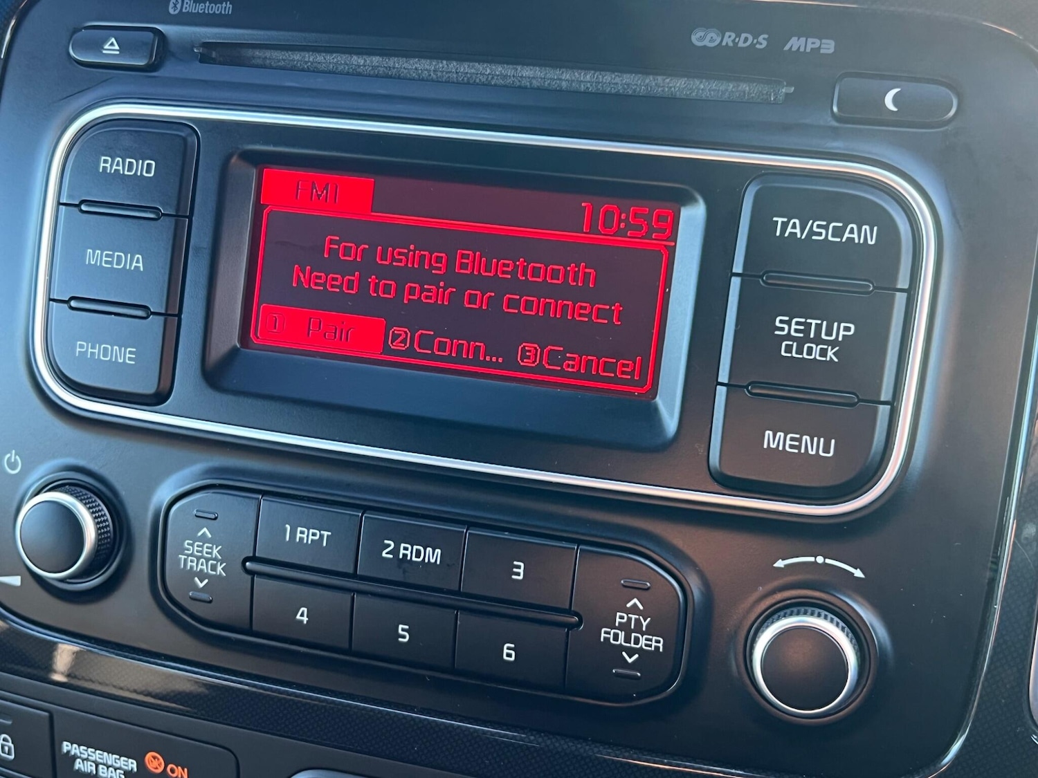 Used Kia Carens 2015 for sale - 76898465: Photo 23