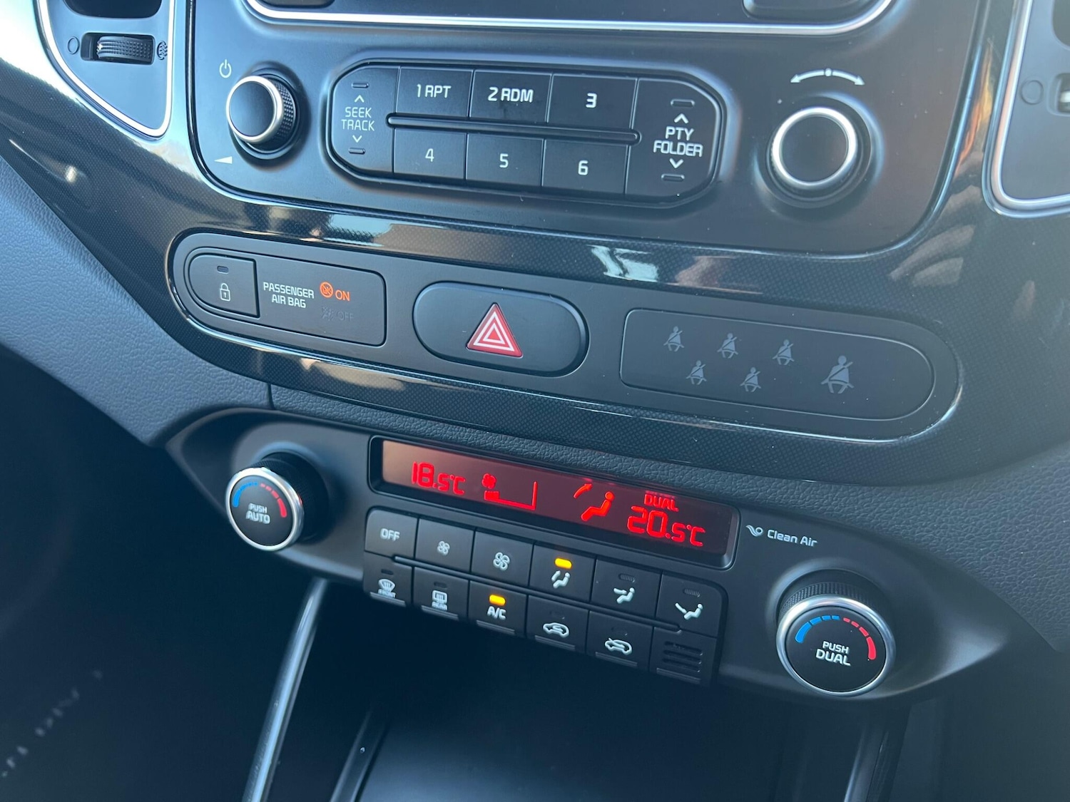 Used Kia Carens 2015 for sale - 76898465: Photo 25