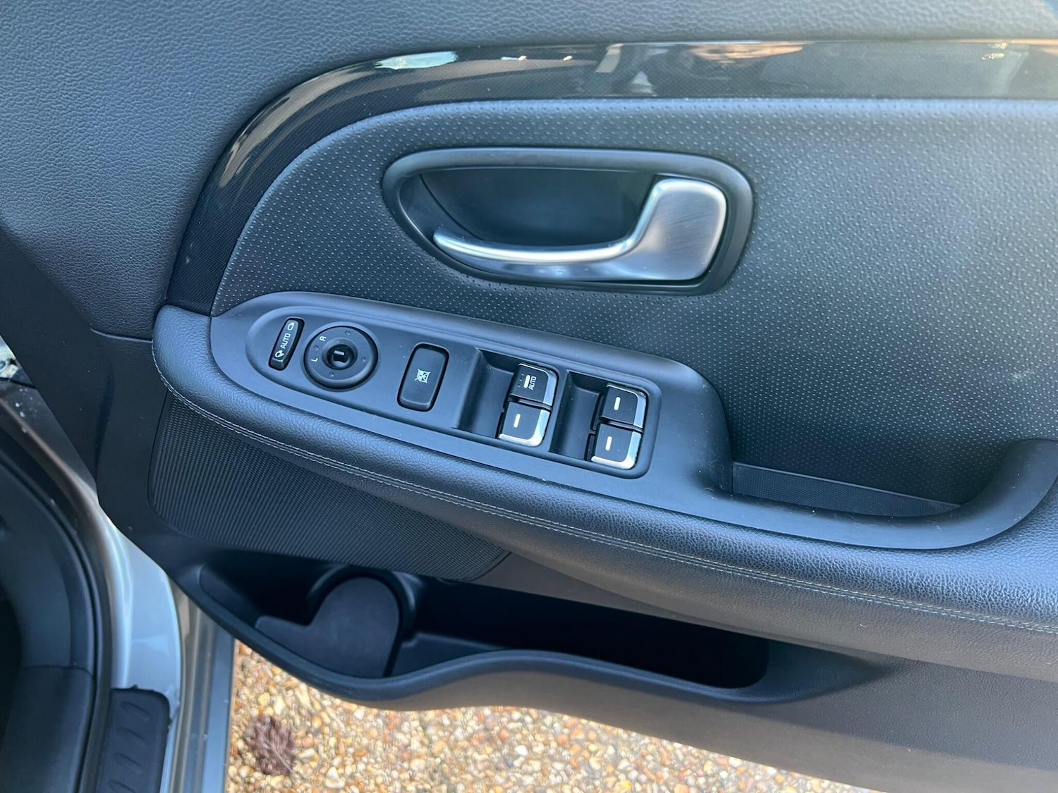 Used Kia Carens 2015 for sale - 76898465: Photo 29