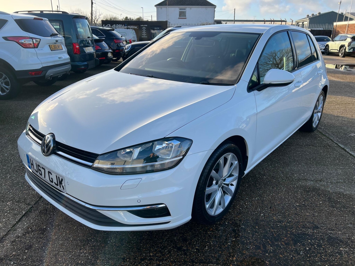 Used Volkswagen Golf 2017 for sale - 77575128: Photo 3