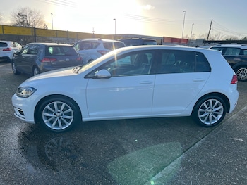 Used Volkswagen Golf 2017 for sale - 77575128: Photo