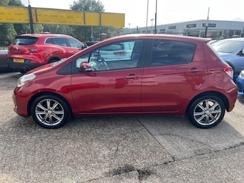 Used Toyota Yaris 2013 for sale - 76042092: Photo