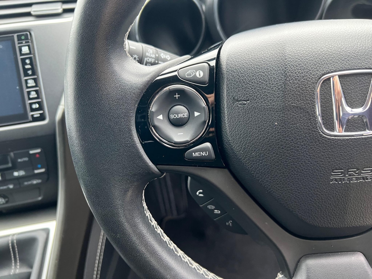 Used Honda Civic 2015 for sale - 76926132: Photo 15