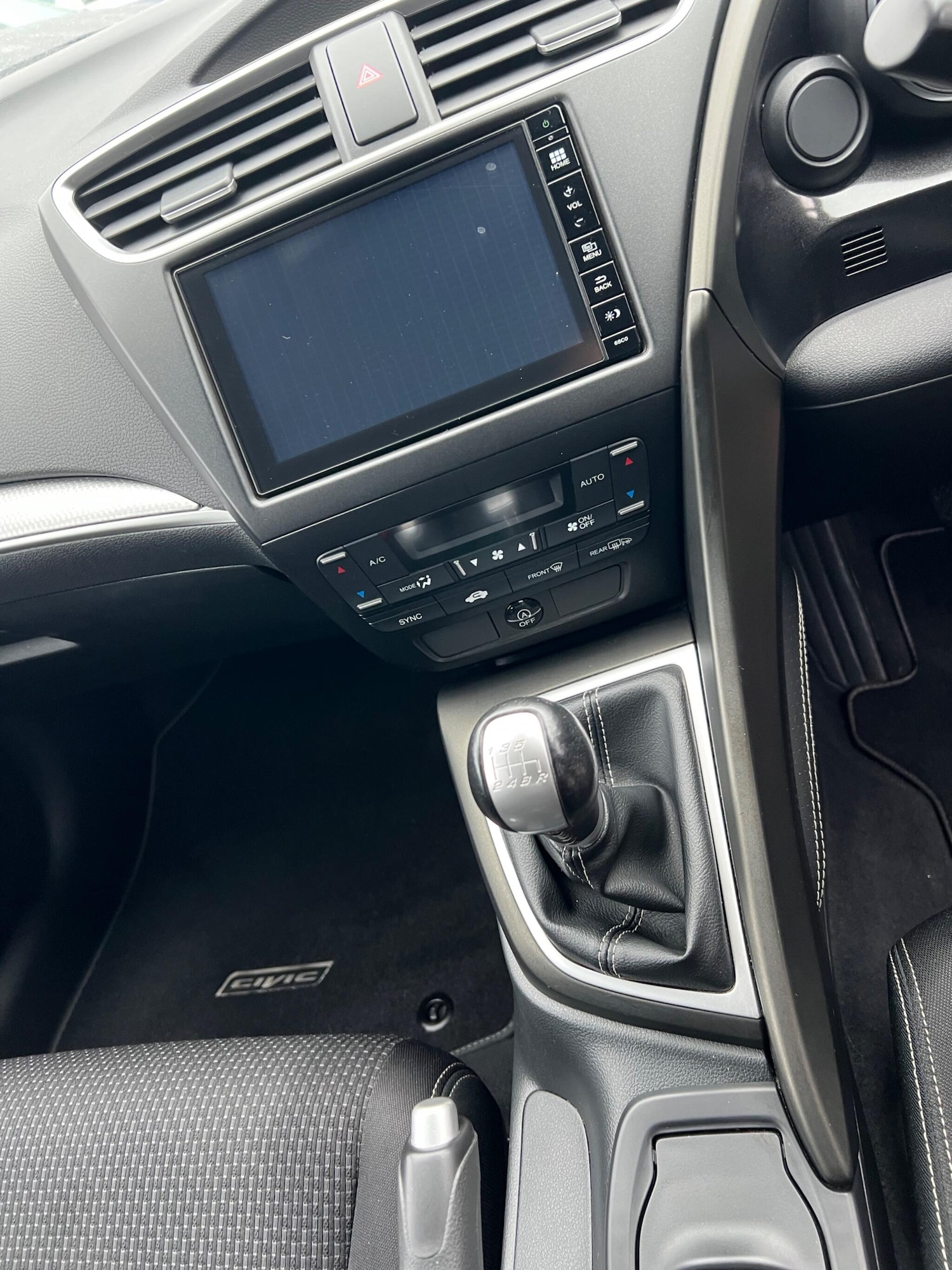 Used Honda Civic 2015 for sale - 76926132: Photo 28