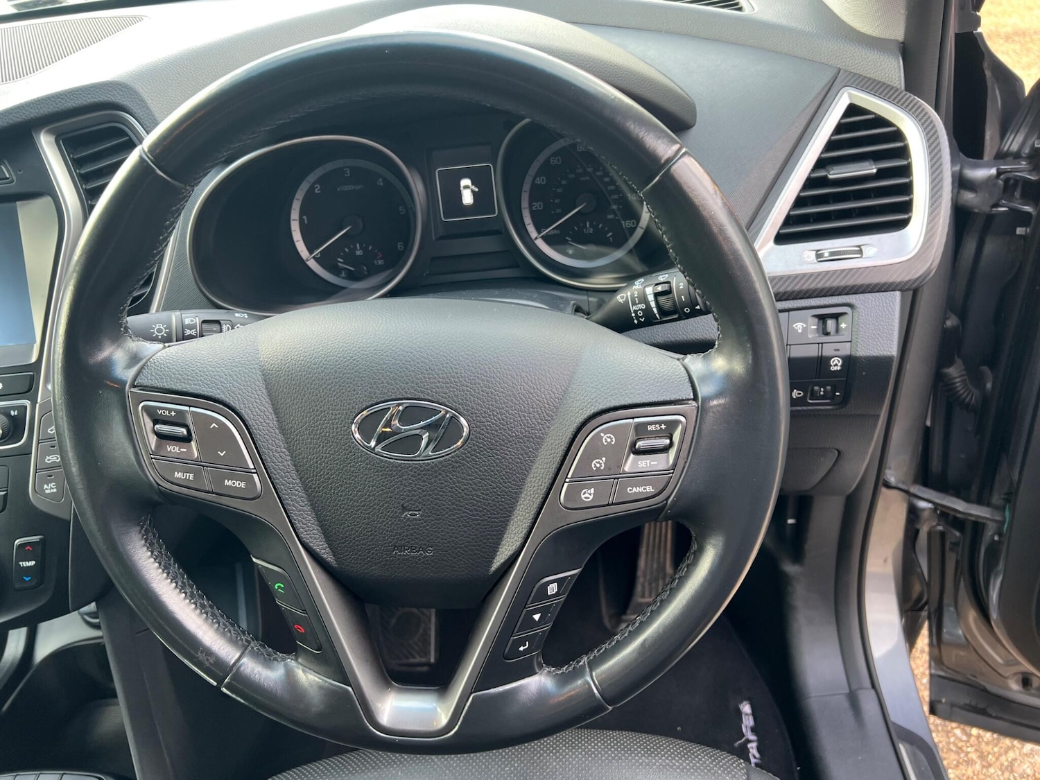 Used Hyundai Santa Fe 2017 for sale - 76561690: Photo 16