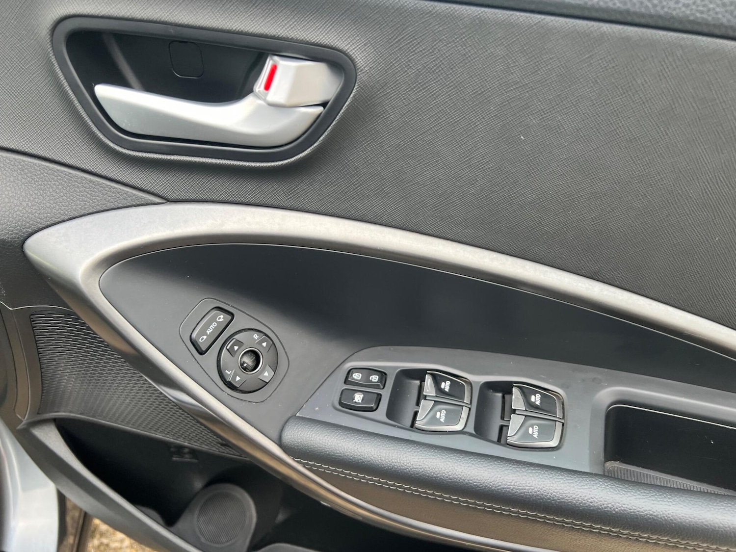 Used Hyundai Santa Fe 2017 for sale - 76561690: Photo 32