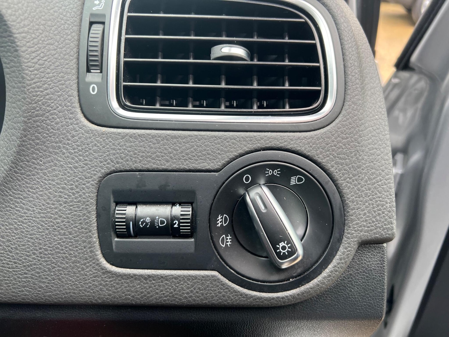 Used Volkswagen Polo 2014 for sale - 77538000: Photo 24