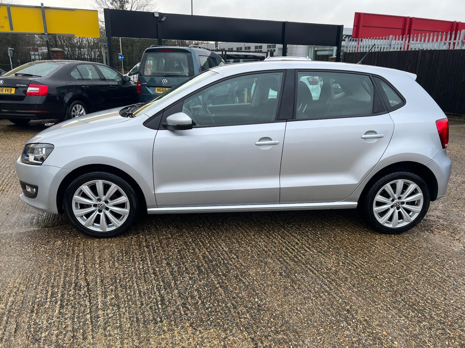 Used Volkswagen Polo 2014 for sale - 77538000: Photo 4