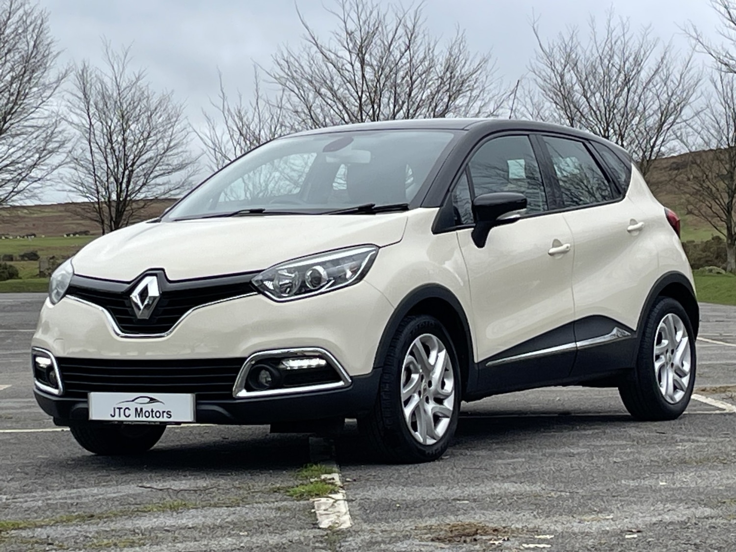 Used Renault Captur 2015 for sale - 77807109: Photo 2