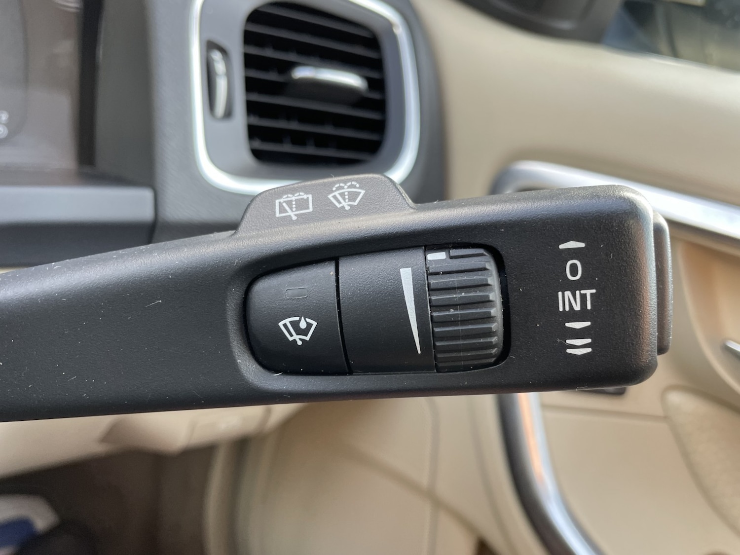 Used Volvo V60 2011 for sale - 76387278: Photo 33