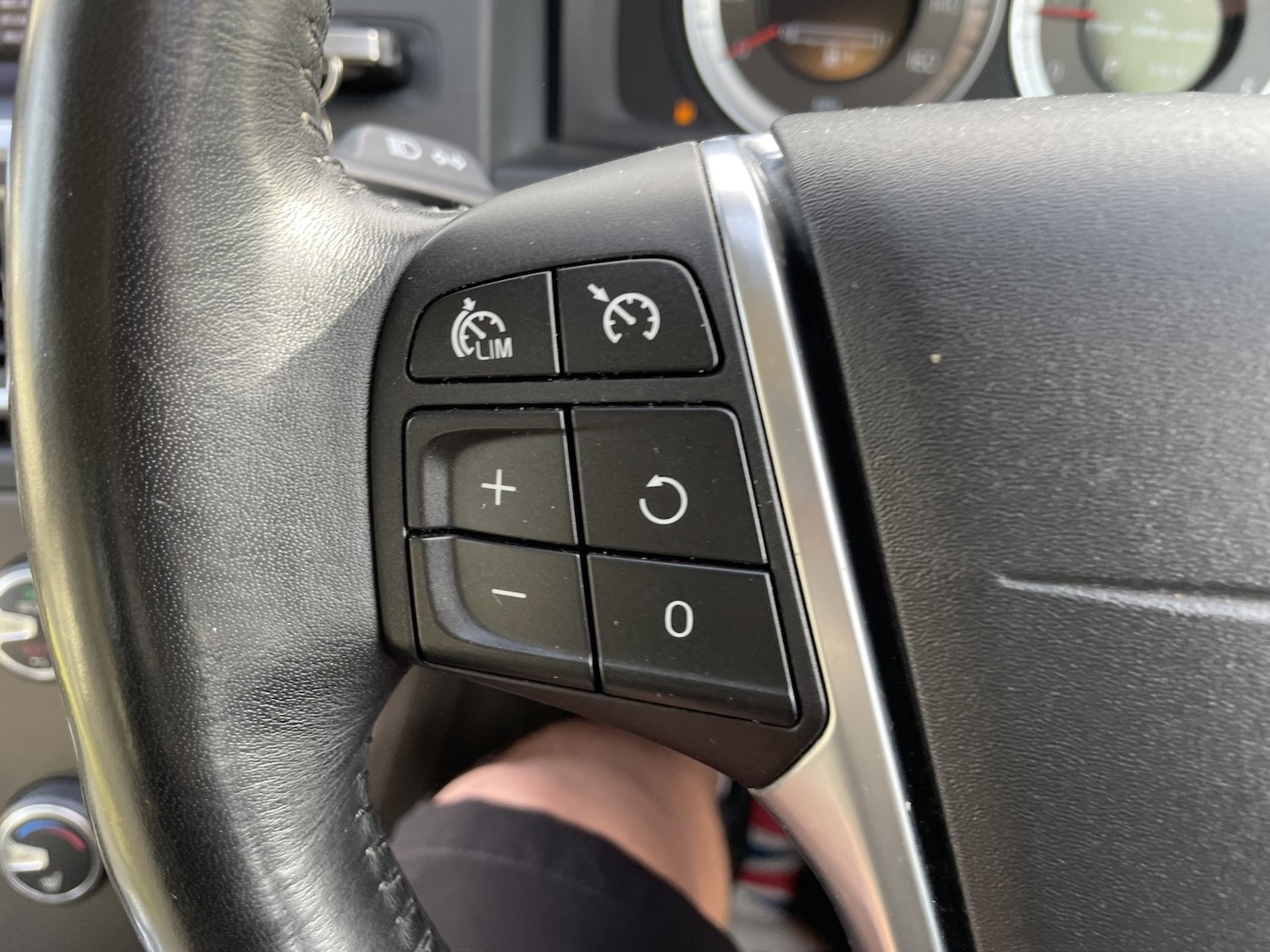 Used Volvo V60 2011 for sale - 76387278: Photo 34