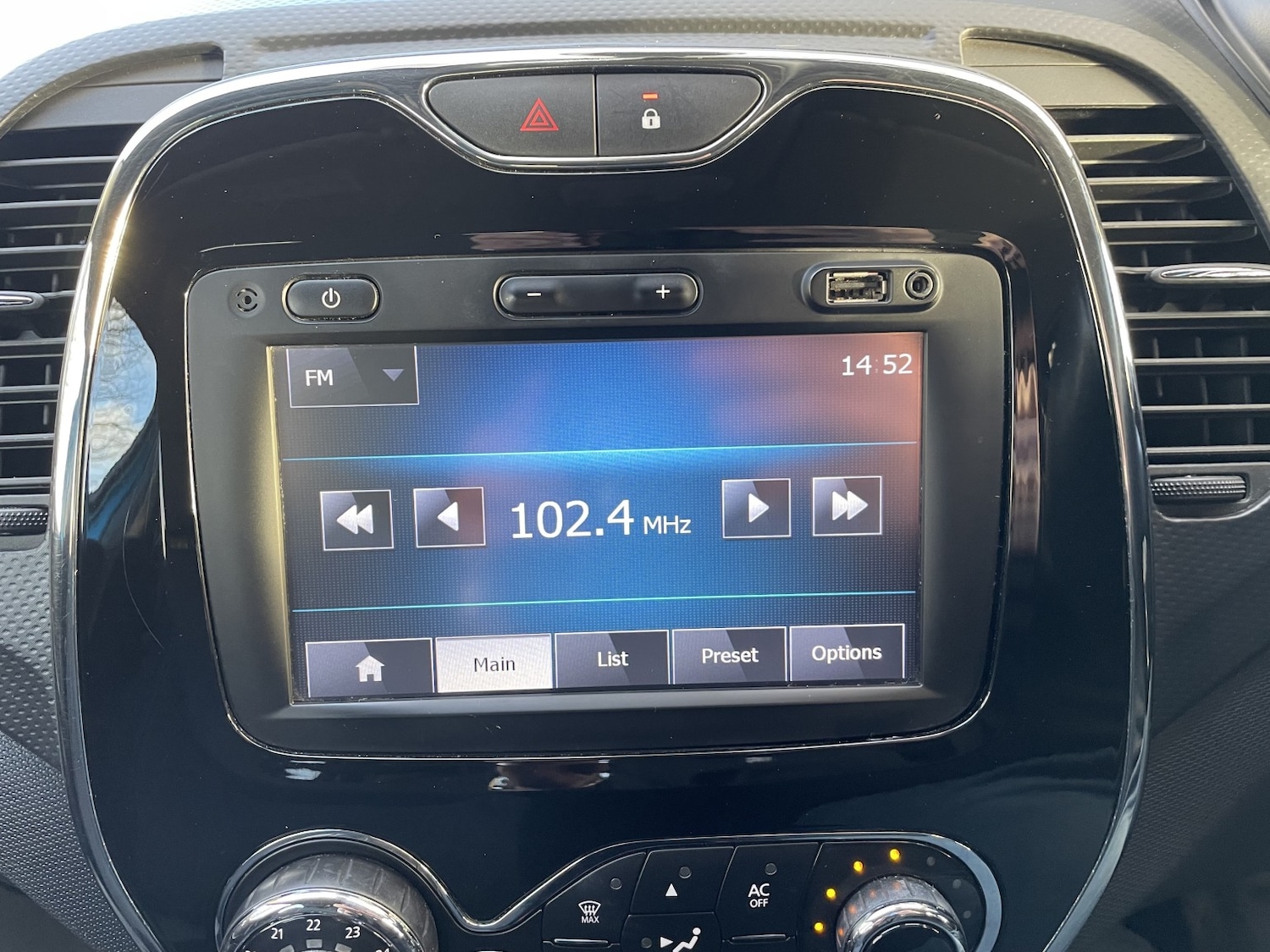 Used Renault Captur 2015 for sale - 77008137: Photo 32