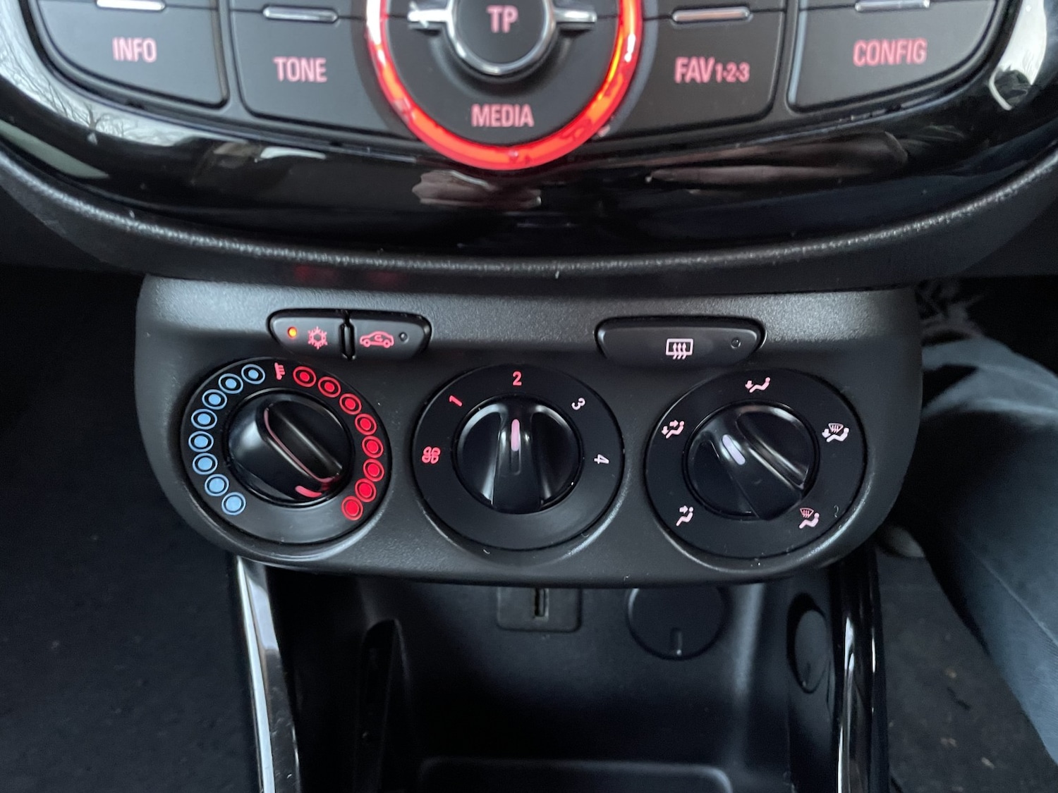 Used Vauxhall ADAM 2017 for sale - 77438284: Photo 30