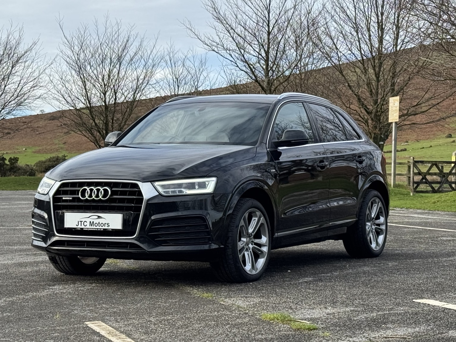 Used Audi Q3 2016 for sale - 76817543: Photo 2