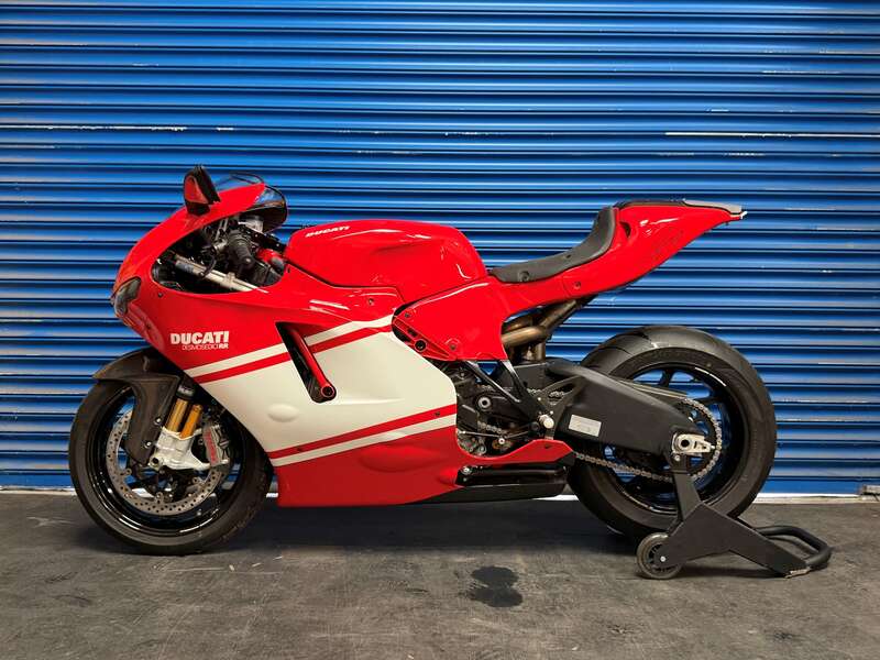 Used Ducati DESMOSEDICI RR 2008 for sale - 78539715: Photo 2