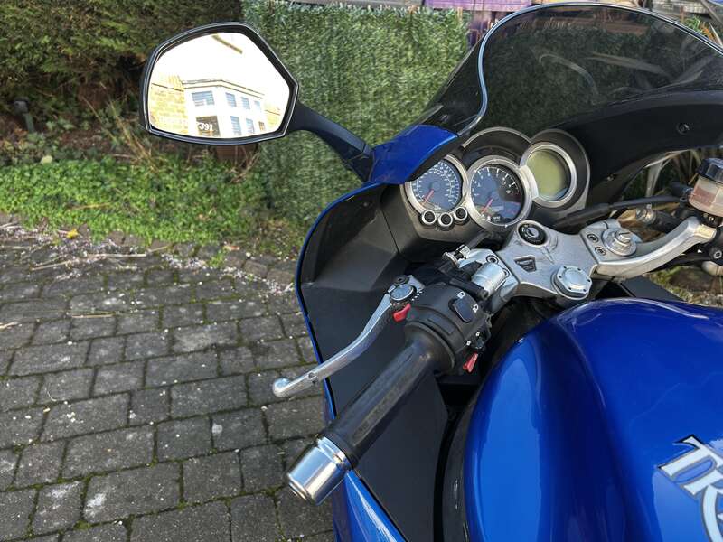 Triumph 1050 SPRINT ST