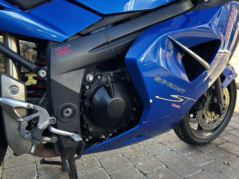 Triumph 1050 SPRINT ST