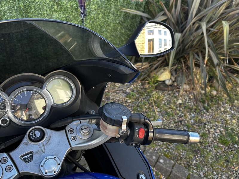 Triumph 1050 SPRINT ST