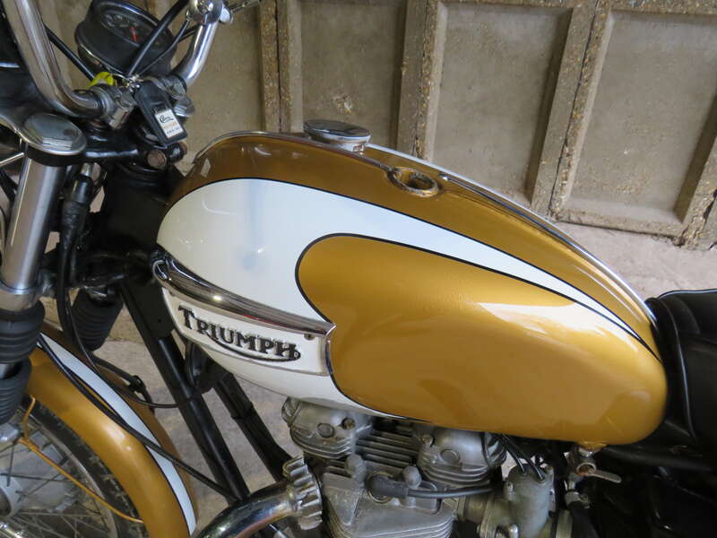 Triumph BONNEVILLE