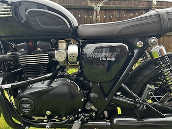 Used Triumph T120 BONNEVILLE 2018 for sale - bike-78102185: Photo