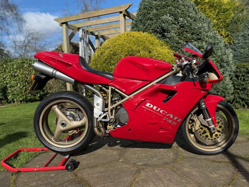 Ducati 748 BIPOSTO