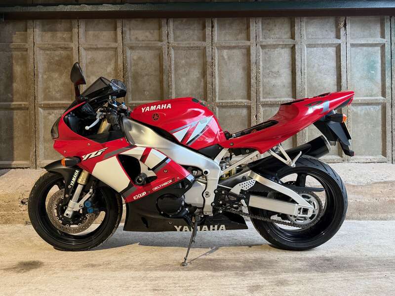 Yamaha R1