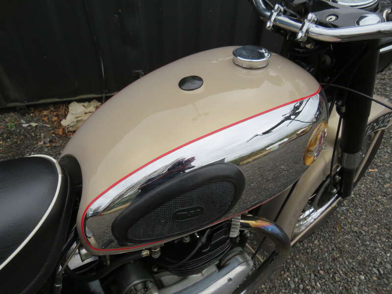 BSA A10 GOLDEN FLASH