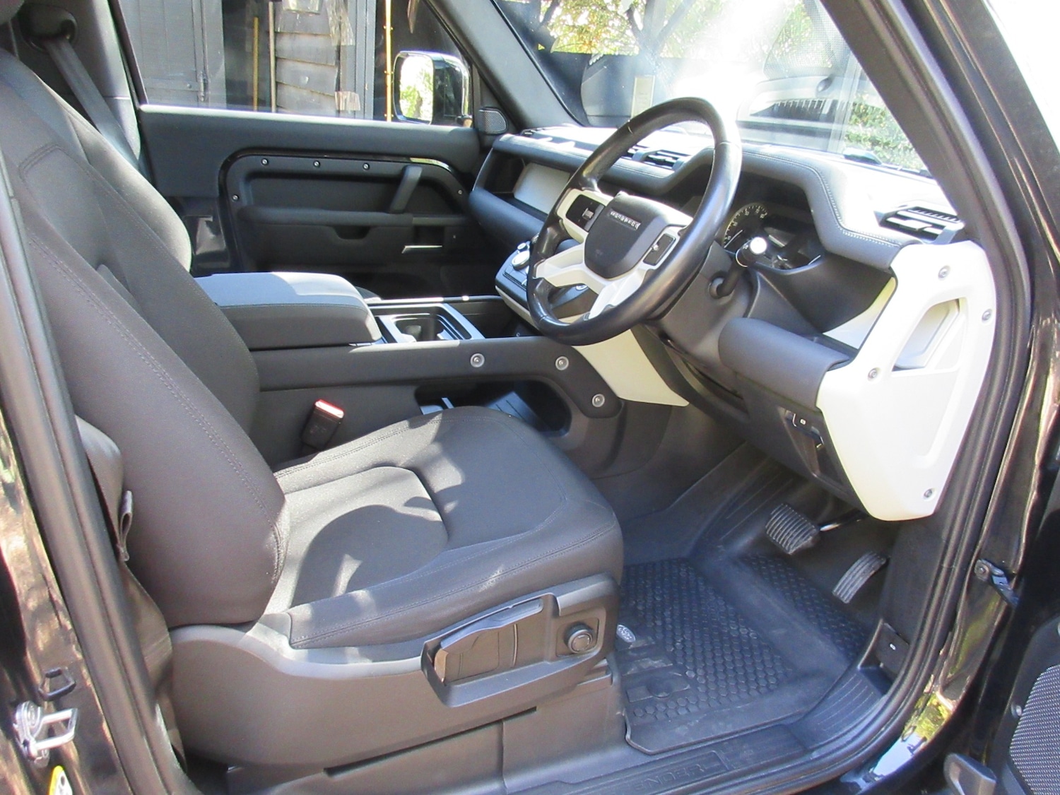 Used Land Rover Defender 2023 for sale - 78150031: Photo 11