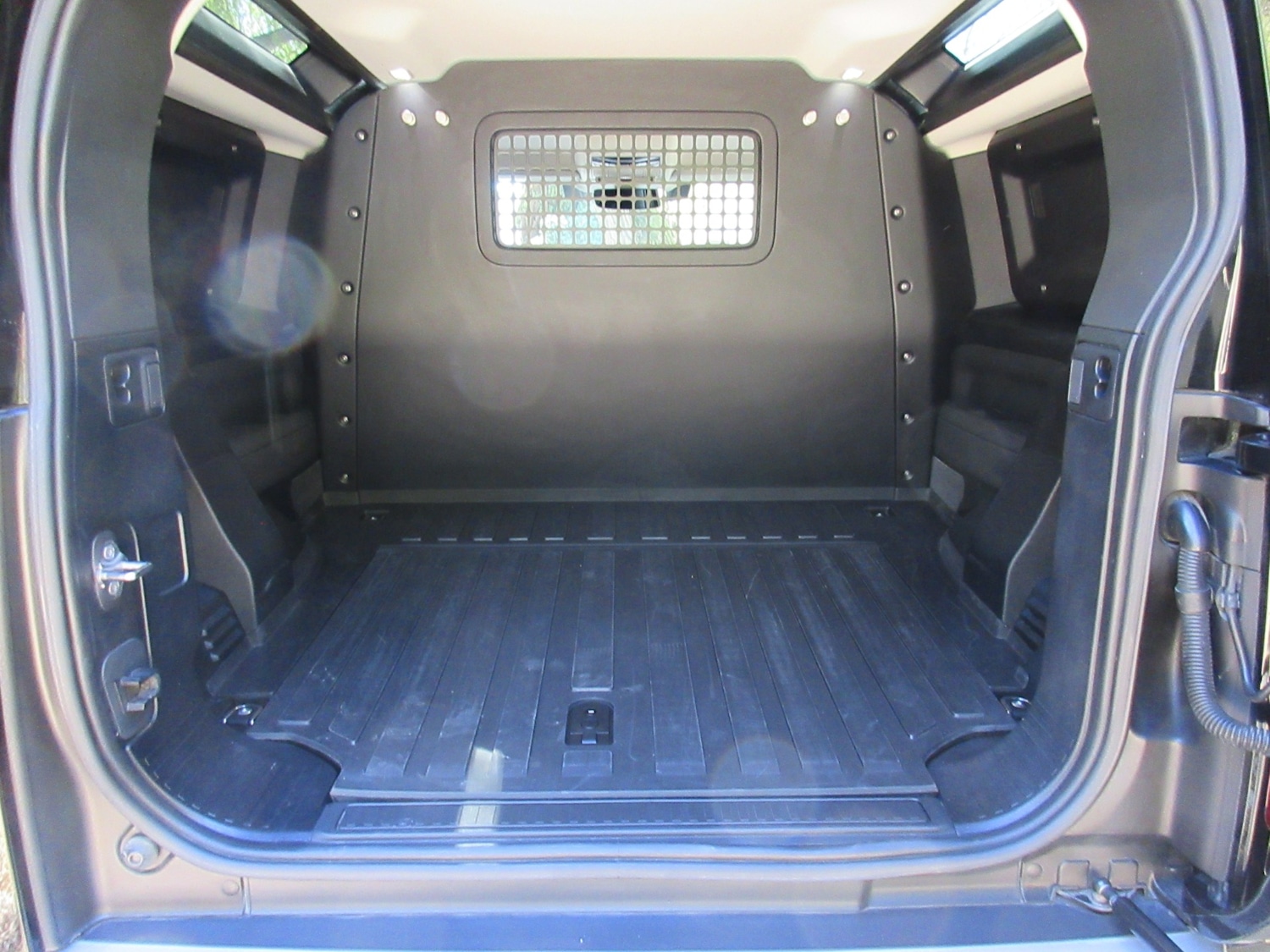 Used Land Rover Defender 2023 for sale - 78150031: Photo 9