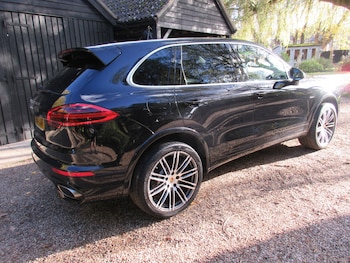 Used Porsche Cayenne 2014 for sale - 76437127: Photo