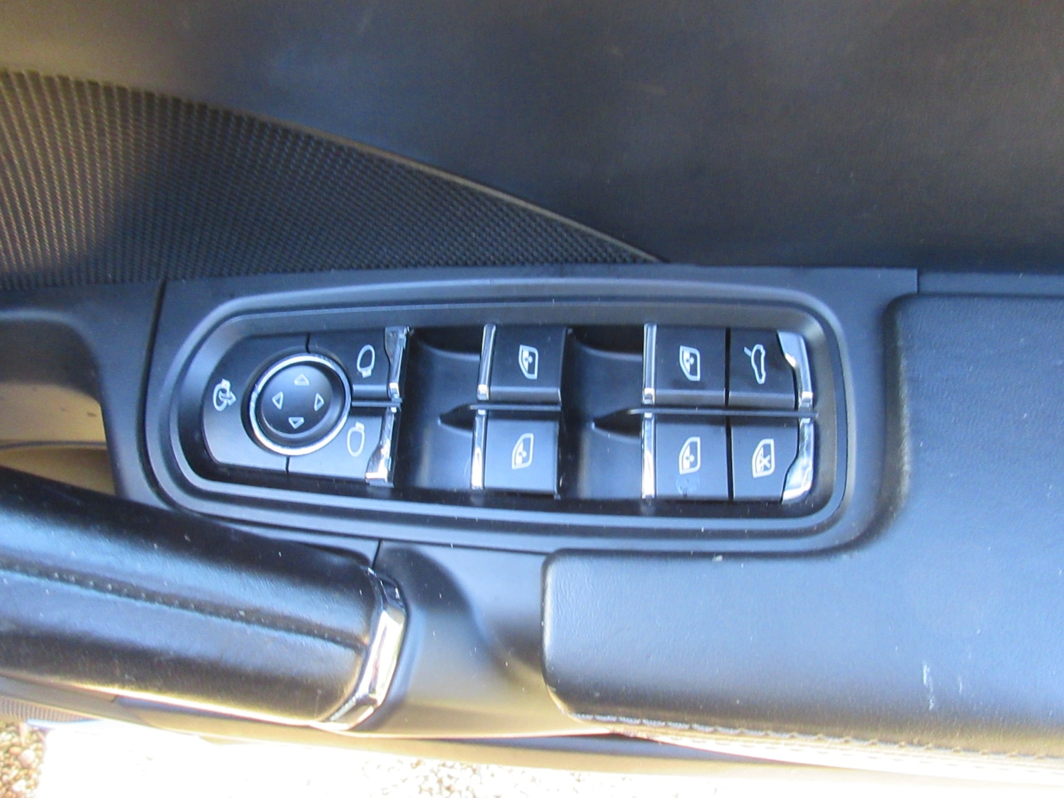 Used Porsche Cayenne 2014 for sale - 76437127: Photo 39