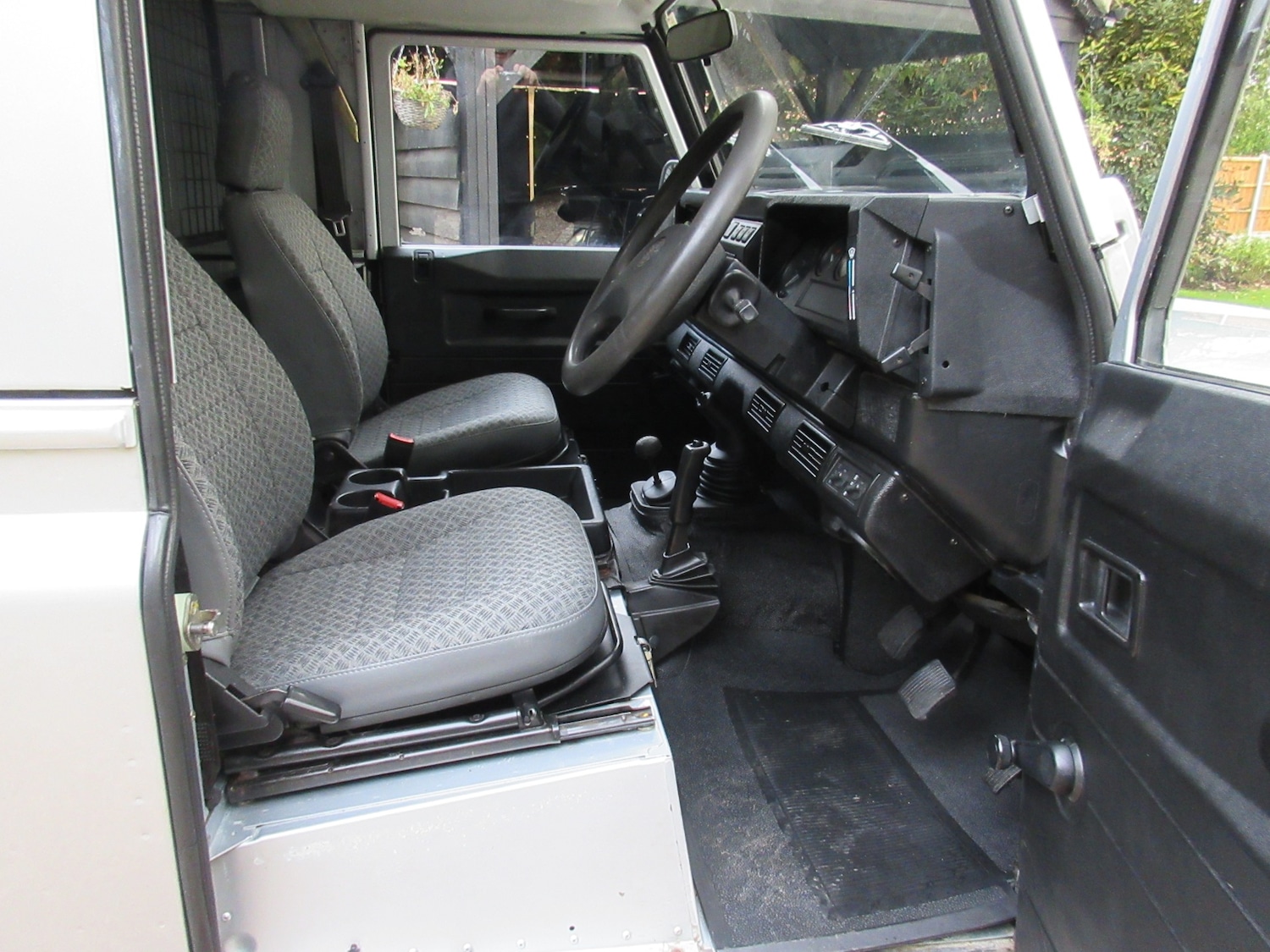 Used Land Rover Defender 2006 for sale - 76461929: Photo 9