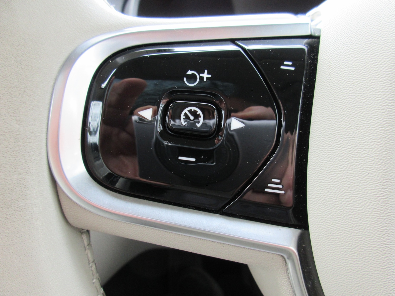 Used Volvo XC90 2023 for sale - 77829310: Photo 58