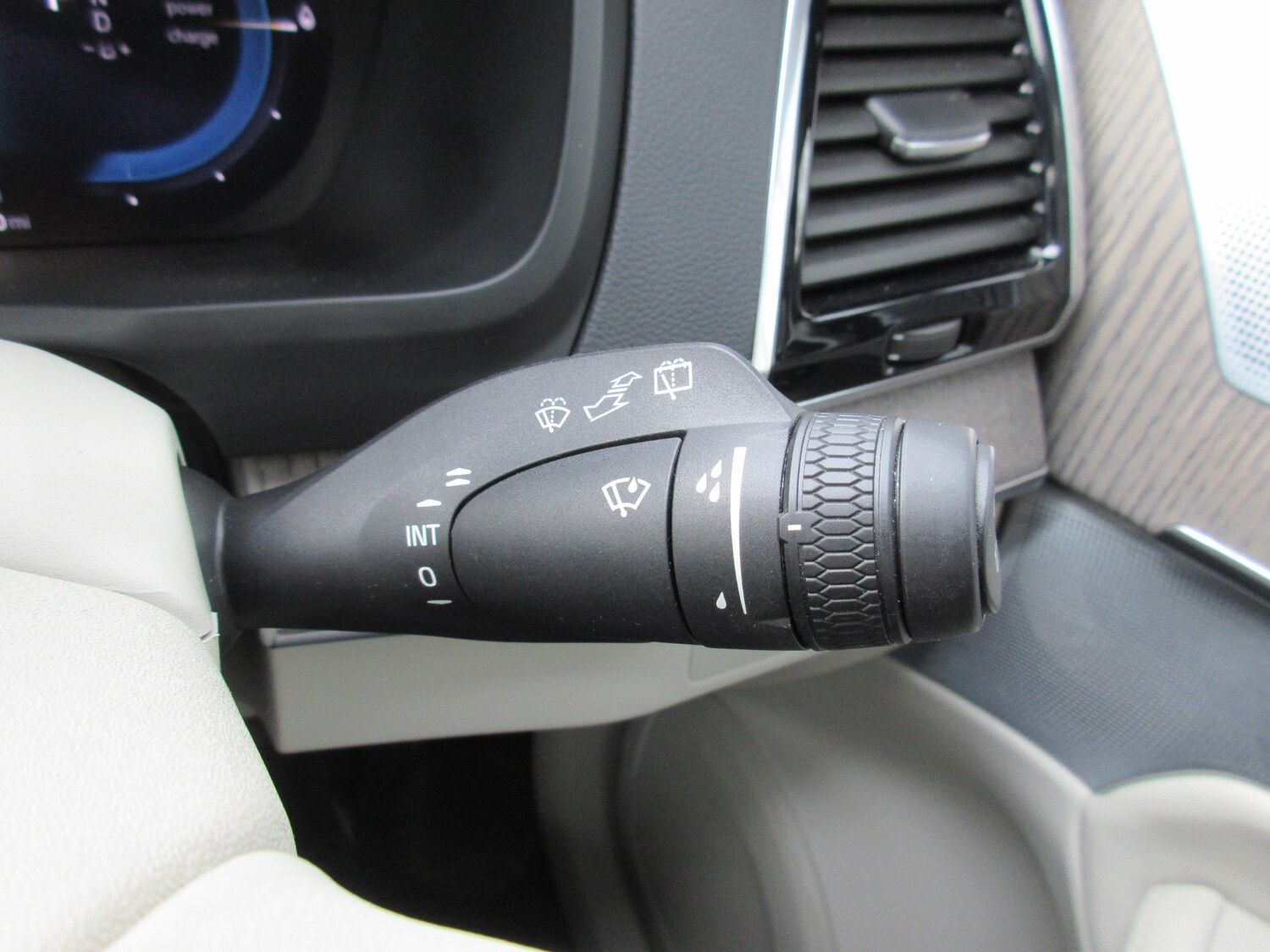 Used Volvo XC90 2023 for sale - 77829310: Photo 60