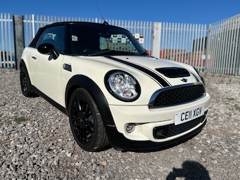 Used MINI Convertible 2011 for sale - 76067512: Photo