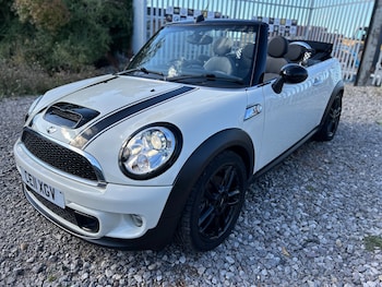 Used MINI Convertible 2011 for sale - 76067512: Photo