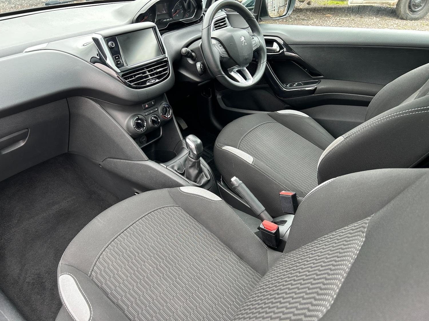 Used Peugeot 208 2015 for sale - 77300703: Photo 10
