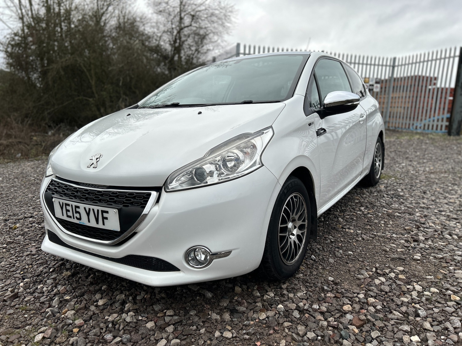 Used Peugeot 208 2015 for sale - 77300703: Photo 2