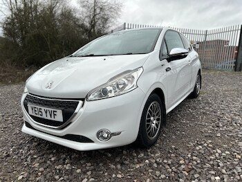 Used Peugeot 208 2015 for sale - 77300703: Photo