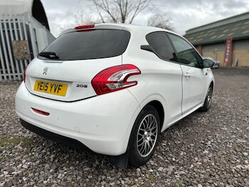 Used Peugeot 208 2015 for sale - 77300703: Photo