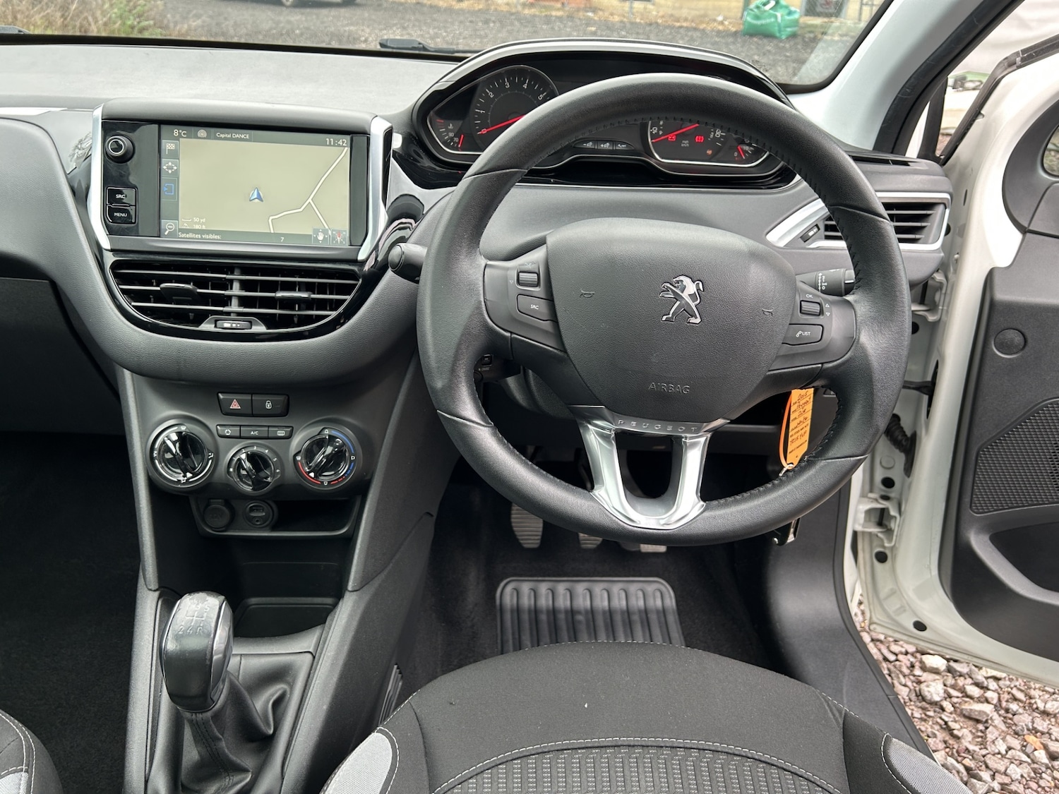 Used Peugeot 208 2015 for sale - 77300703: Photo 8
